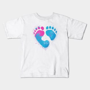 My heart just melted seeing these tiny footprints Kids T-Shirt